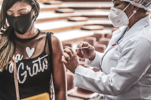 Pará está entre os três estados do Brasil que mais vacinam população contra a Covid-19 Pará está entre os três estados do Brasil que mais vacinam população contra a Covid-19