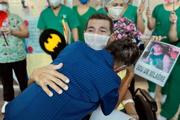 “Eu sou um milagre”, diz paciente após se recuperar da Covid-19 no Hospital de Campanha do Hangar “Eu sou um milagre”, diz paciente após se recuperar da Covid-19 no Hospital de Campanha do Hangar