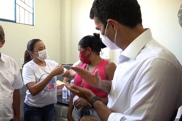 Governador participa de mutirão de vacinação contra Covid-19 em Parauapebas Governador participa de mutirão de vacinação contra Covid-19 em Parauapebas