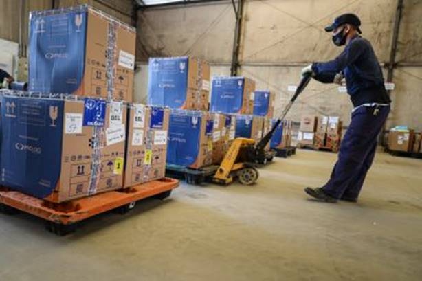 Mais 141.560 mil doses de vacina contra a Covid-19 chegaram em Belém nesta sexta-feira (6) Mais 141.560 mil doses de vacina contra a Covid-19 chegaram em Belém nesta sexta-feira (6)