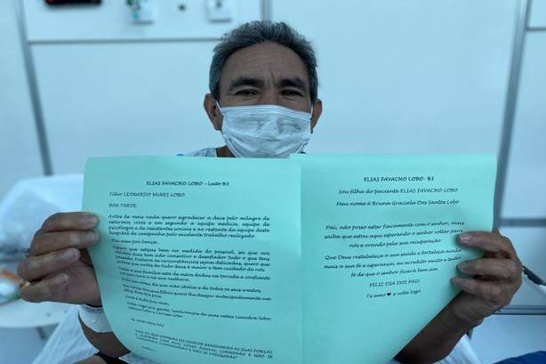 Pacientes internados no Hospital de Campanha, no Hangar, recebem cartas dos filhos Pacientes internados no Hospital de Campanha, no Hangar, recebem cartas dos filhos