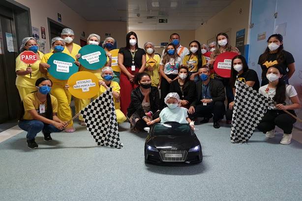 Carrinho elétrico reduz tensão de crianças no centro cirúrgico do Oncológico Infantil Carrinho elétrico reduz tensão de crianças no centro cirúrgico do Oncológico Infantil