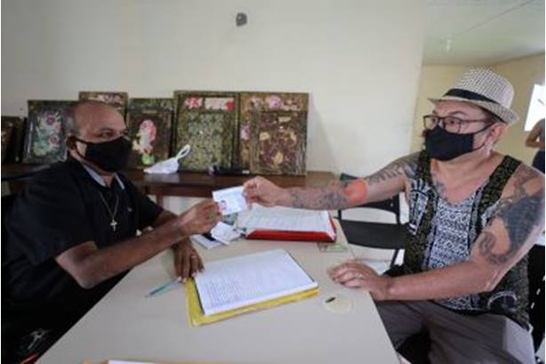 Pessoas com deficiência recebem carteiras de gratuidade para o transporte intermunicipal Pessoas com deficiência recebem carteiras de gratuidade para o transporte intermunicipal