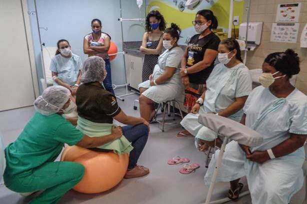 Métodos humanizados trazem alívio na hora do parto normal, afirmam especialistas do HMIB Métodos humanizados trazem alívio na hora do parto normal, afirmam especialistas do HMIB