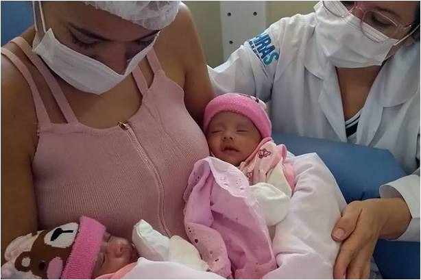 Após 36 dias internadas, gêmeas recebem alta médica da UTI Neonatal do Hospital Abelardo Santos, no Dia das Crianças Após 36 dias internadas, gêmeas recebem alta médica da UTI Neonatal do Hospital Abelardo Santos, no Dia das Crianças