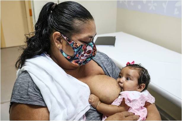 Especialistas apontam que amamentar pode reduzir o risco de desenvolver o câncer de mama Especialistas apontam que amamentar pode reduzir o risco de desenvolver o câncer de mama