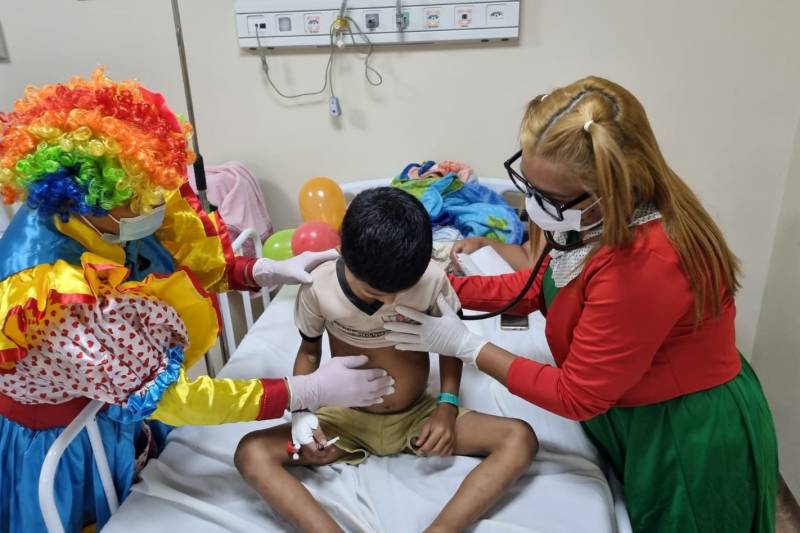 Crianças são atendidas por personagens de contos infantis no Hospital Abelardo Santos Crianças são atendidas por personagens de contos infantis no Hospital Abelardo Santos