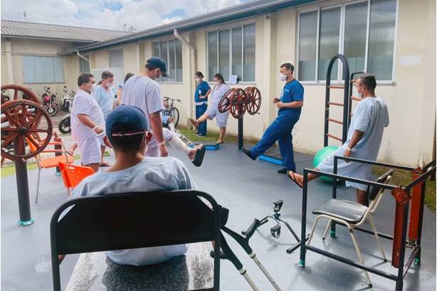 Pilates ao ar livre ajuda na reabilitação de pacientes do Hospital Galileu, na Grande Belém Pilates ao ar livre ajuda na reabilitação de pacientes do Hospital Galileu, na Grande Belém