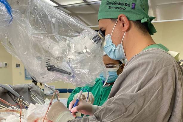 HRT avança em procedimentos neurológicos e realiza cirurgia inédita de aneurisma por microscopia HRT avança em procedimentos neurológicos e realiza cirurgia inédita de aneurisma por microscopia