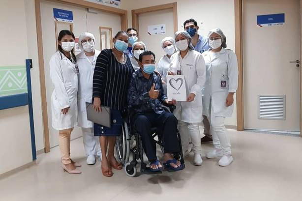 Após 50 dias de internação, paciente renal se despede com alta humanizada no Abelardo Santos Após 50 dias de internação, paciente renal se despede com alta humanizada no Abelardo Santos