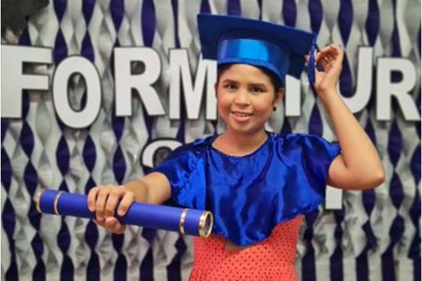 Adolescente em tratamento contra o câncer ganha celebração de conclusão do Ensino Médio Adolescente em tratamento contra o câncer ganha celebração de conclusão do Ensino Médio