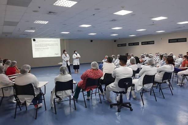 Profissionais do Abelardo Santos debatem as consequências da gravidez na adolescência Profissionais do Abelardo Santos debatem as consequências da gravidez na adolescência