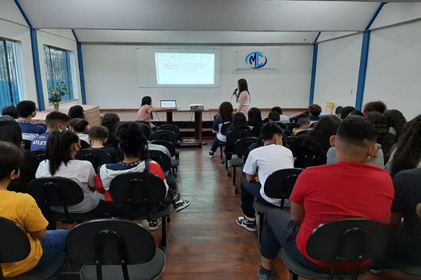 Profissionais do ‘Abelardo Santos’ orientam estudantes sobre prevenção à gravidez na adolescência Profissionais do ‘Abelardo Santos’ orientam estudantes sobre prevenção à gravidez na adolescência