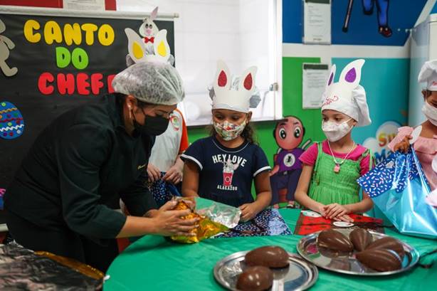Crianças do Hospital Oncológico Infantil participam de oficina de ovos de chocolate Crianças do Hospital Oncológico Infantil participam de oficina de ovos de chocolate