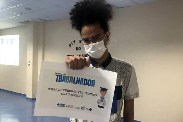 Encerrando semana do trabalhador, Abelardo Santos sorteia 26 bolsas de estudos integrais Encerrando semana do trabalhador, Abelardo Santos sorteia 26 bolsas de estudos integrais