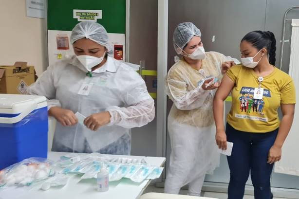 Profissionais do Oncológico Infantil recebem quarta dose da vacina contra Covid-19 Profissionais do Oncológico Infantil recebem quarta dose da vacina contra Covid-19