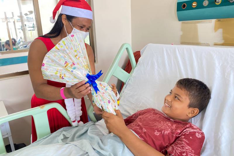 Visita de Mamãe Noel alegra crianças internadas no Hospital Metropolitano Visita de Mamãe Noel alegra crianças internadas no Hospital Metropolitano