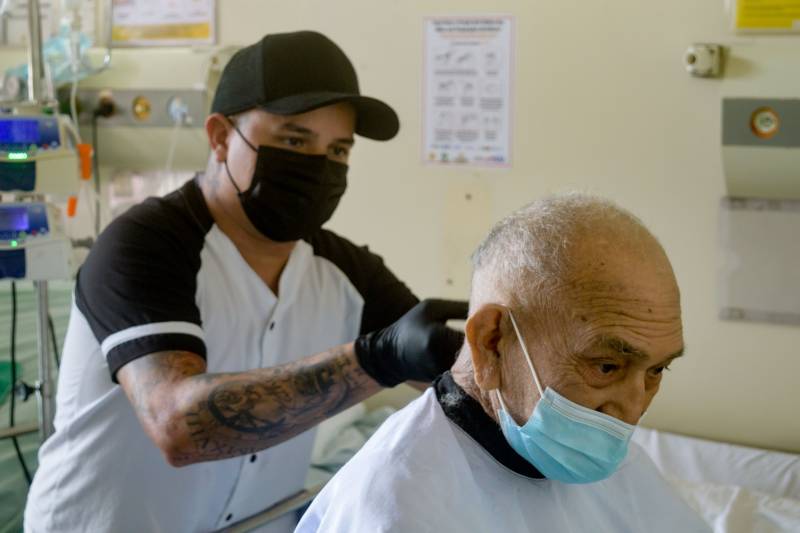 No HRBA, “Dia de Beleza” proporciona cuidados estéticos aos pacientes internados No HRBA, “Dia de Beleza” proporciona cuidados estéticos aos pacientes internados