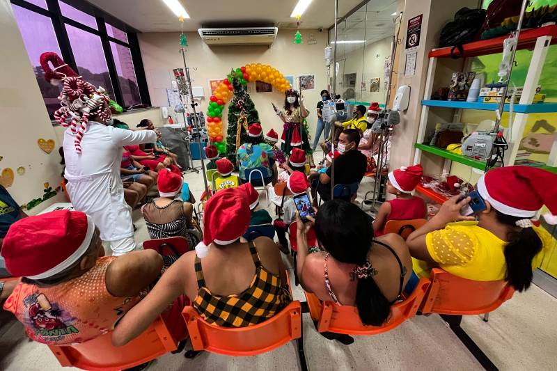 Pacientes do Hospital Oncológico Infantil se encantam com árvore viva da ‘Caixa de Teatro’ Pacientes do Hospital Oncológico Infantil se encantam com árvore viva da ‘Caixa de Teatro’