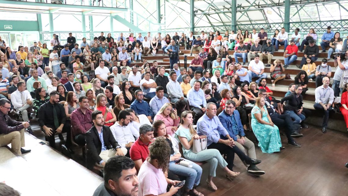 Médicos estrangeiros ou formados no exterior recebem diploma revalidado Médicos estrangeiros ou formados no exterior recebem diploma revalidado