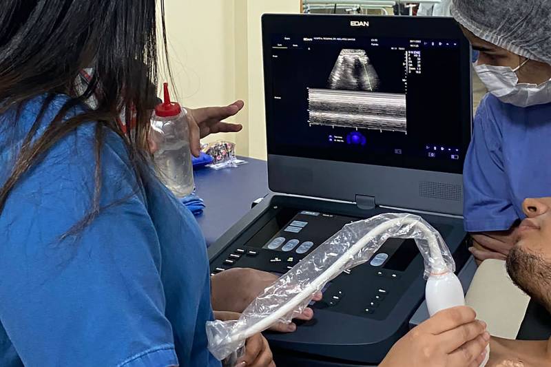 Fisioterapeutas do HRAS treinam novas técnicas para realização de exames Fisioterapeutas do HRAS treinam novas técnicas para realização de exames