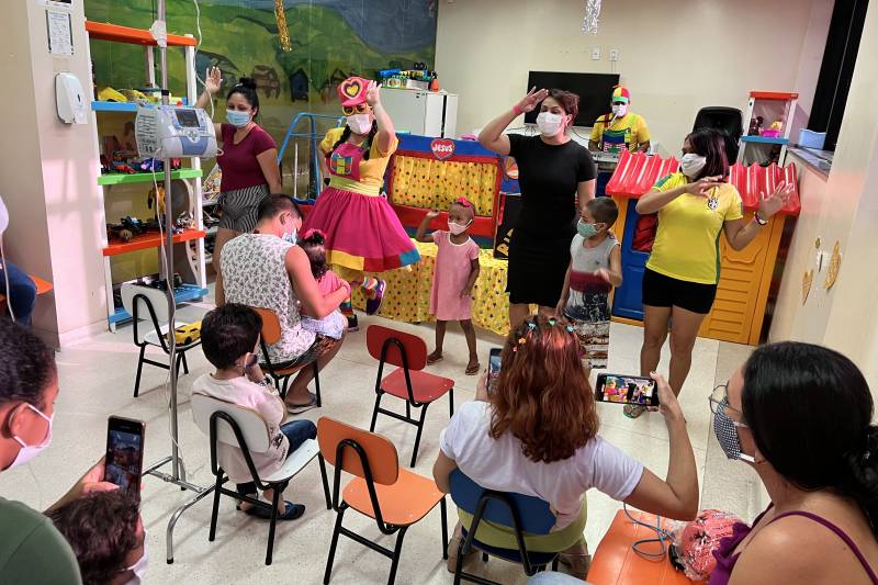Voluntários alegram pacientes do Oncológico Infantil no Dia do Enfermo Voluntários alegram pacientes do Oncológico Infantil no Dia do Enfermo