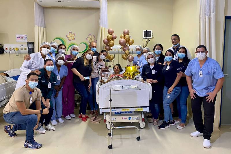 ‘Projeto Gratos Pela Vida’ comemora aniversário de paciente internada ‘Projeto Gratos Pela Vida’ comemora aniversário de paciente internada