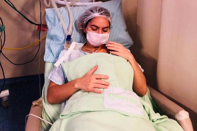 Método “Canguru” estreita laços de pai, mãe e bebê prematuro no HMIB Método “Canguru” estreita laços de pai, mãe e bebê prematuro no HMIB