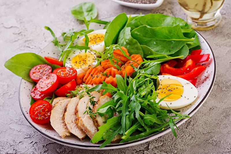 Confira dicas de cuidados com a alimentação durante a folia de Carnaval Confira dicas de cuidados com a alimentação durante a folia de Carnaval