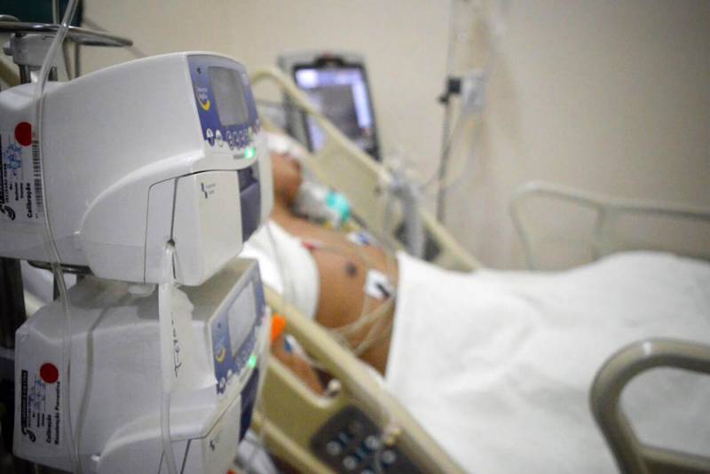 Pacientes da UTI do Hospital Metropolitano recebem assistência odontológica Pacientes da UTI do Hospital Metropolitano recebem assistência odontológica