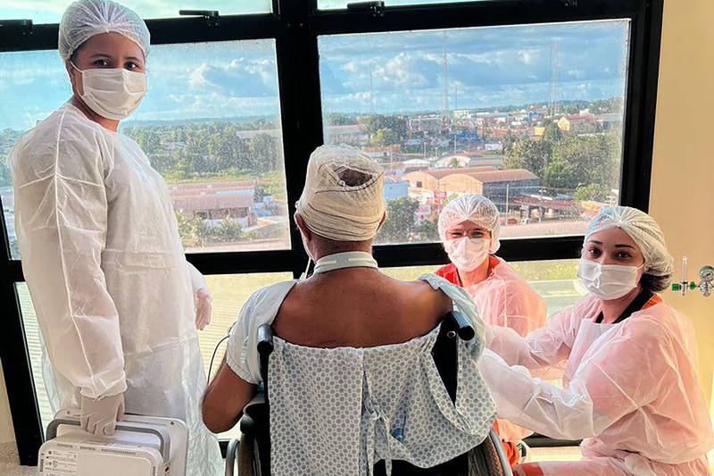 Paciente de UTI tem sessão de musicoterapia ao som de forró, no Regional do Tapajós Paciente de UTI tem sessão de musicoterapia ao som de forró, no Regional do Tapajós