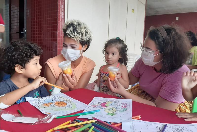 Peça teatral incentiva alimentação saudável entre as crianças internadas no Abelardo Santos Peça teatral incentiva alimentação saudável entre as crianças internadas no Abelardo Santos
