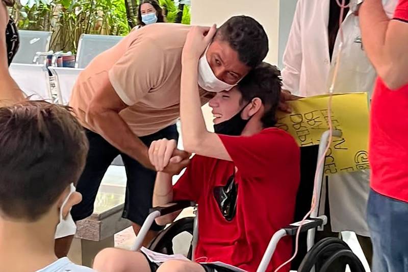 Paciente recebe alta após nove meses de tratamento no Hospital Regional do Baixo Amazonas Paciente recebe alta após nove meses de tratamento no Hospital Regional do Baixo Amazonas