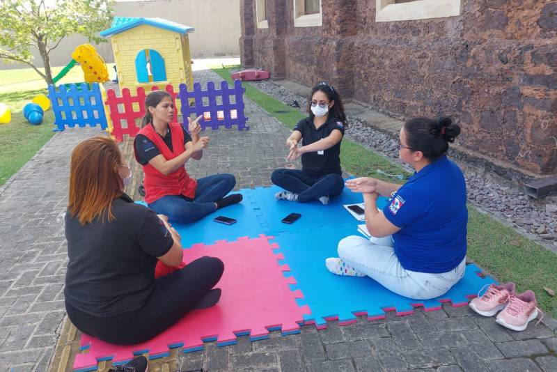 Centro de Reabilitação investe em aulas de Libras para promover inclusão e interação Centro de Reabilitação investe em aulas de Libras para promover inclusão e interação