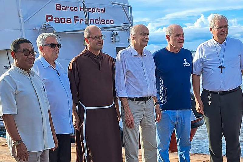 Em Juruti, médico Drauzio Varella visita o barco hospital Papa Francisco Em Juruti, médico Drauzio Varella visita o barco hospital Papa Francisco