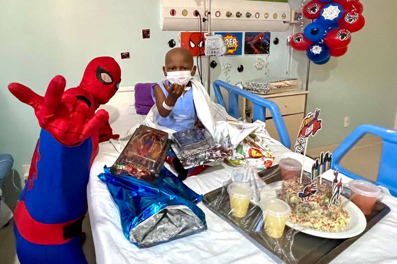 Paciente do Oncológico Infantil ganha festa temática inspirada em super-herói Paciente do Oncológico Infantil ganha festa temática inspirada em super-herói