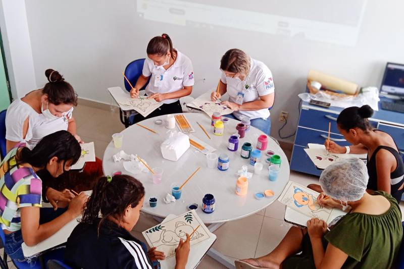 Regional de Marabá promove bem-estar das mães de pacientes de UTI Regional de Marabá promove bem-estar das mães de pacientes de UTI