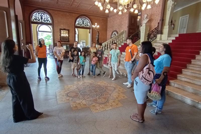 Em visita ao Teatro da Paz, CIIR proporciona vivência de cultura aos reabilitandos Em visita ao Teatro da Paz, CIIR proporciona vivência de cultura aos reabilitandos