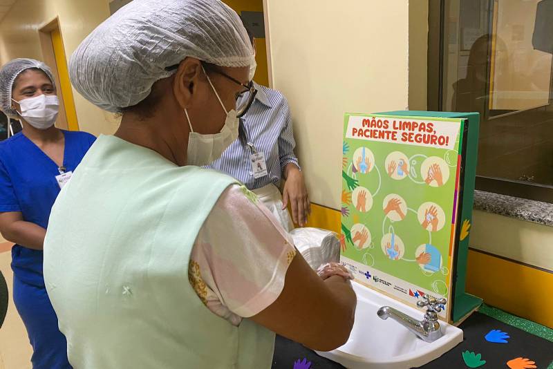HGT intensifica cuidados com higienização das mãos junto aos usuários e colaboradores HGT intensifica cuidados com higienização das mãos junto aos usuários e colaboradores