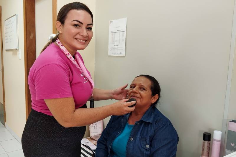 Hospital Regional do Tapajós realiza ‘Dia de Beleza’, alusivo ao ‘Outubro Rosa’ Hospital Regional do Tapajós realiza ‘Dia de Beleza’, alusivo ao ‘Outubro Rosa’