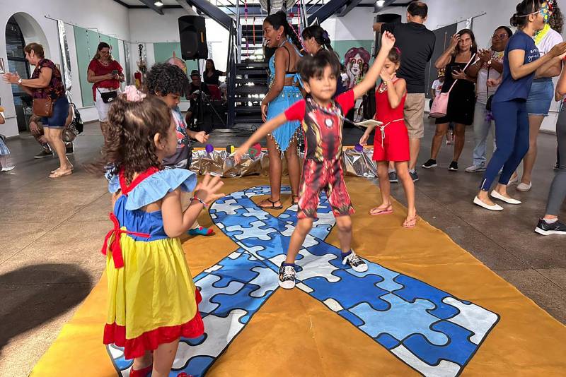 Edição CarnaTEA 2024 promove festa inclusiva para cerca de 500 pessoas Edição CarnaTEA 2024 promove festa inclusiva para cerca de 500 pessoas