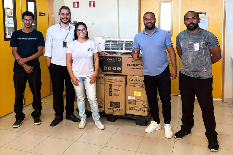 Faculdades privadas doam equipamentos para o Hospital Geral de Tailândia Faculdades privadas doam equipamentos para o Hospital Geral de Tailândia