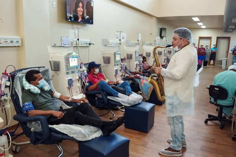 Musicoterapia leva conforto aos pacientes renais crônicos do Regional do Tapajós Musicoterapia leva conforto aos pacientes renais crônicos do Regional do Tapajós