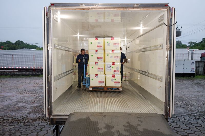 Estado inicia distribuição de vacinas contra dengue Estado inicia distribuição de vacinas contra dengue