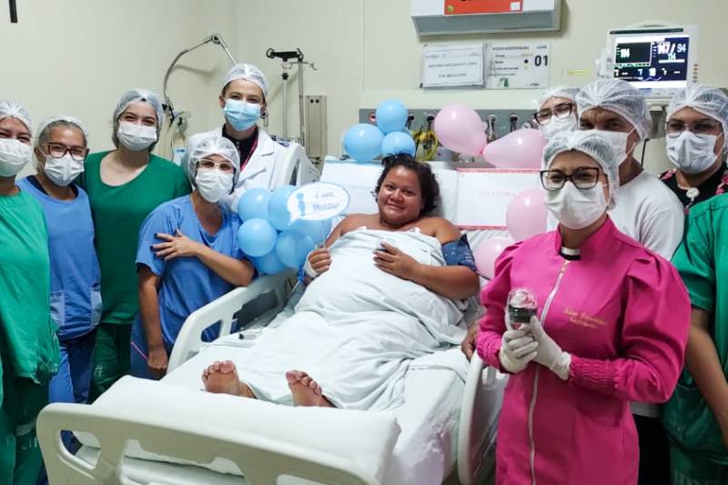 Em chá revelação especial, paciente internada na UTI do HRBA descobre que será mãe de um menino Em chá revelação especial, paciente internada na UTI do HRBA descobre que será mãe de um menino