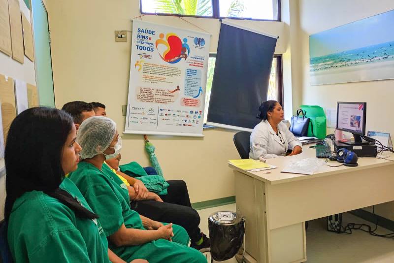 HRPM intensifica as medidas de biossegurança com a equipe do setor de hemodiálise HRPM intensifica as medidas de biossegurança com a equipe do setor de hemodiálise