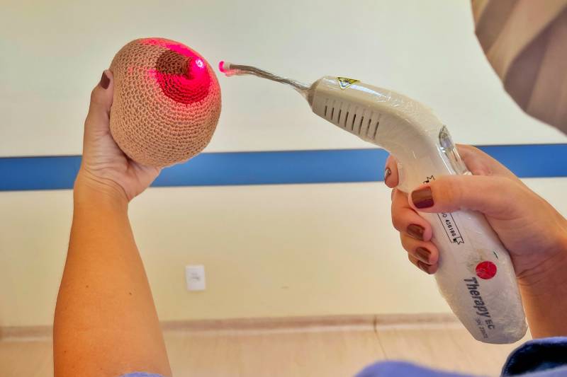 Hospital Abelardo Santos usa laserterapia para ajudar na amamentação de recém-nascidos Hospital Abelardo Santos usa laserterapia para ajudar na amamentação de recém-nascidos