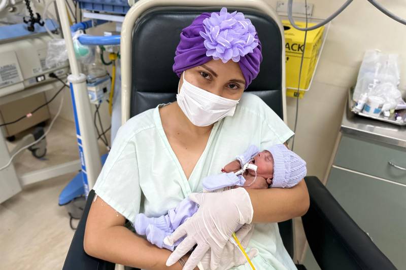 Bebês da UTI Neonatal do HRBA participam de sessão de fotos em alusão ao Novembro Roxo Bebês da UTI Neonatal do HRBA participam de sessão de fotos em alusão ao Novembro Roxo