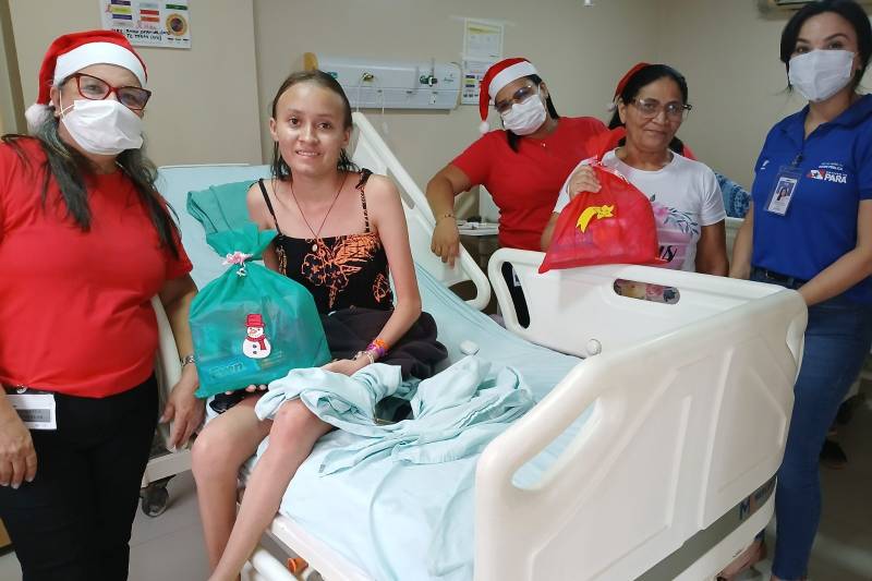 Pacientes do HJB recebem kits de Natal por meio de ação voluntária Pacientes do HJB recebem kits de Natal por meio de ação voluntária