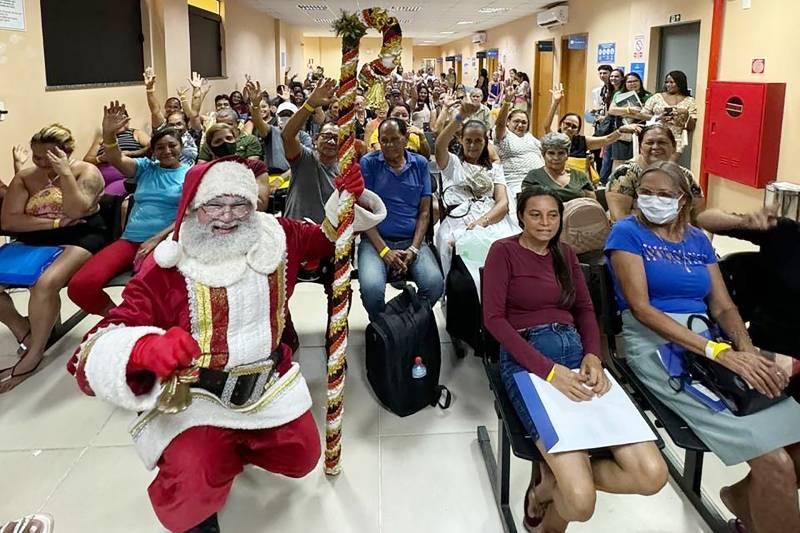 Visita do Papai Noel leva o encanto do Natal à Policlínica Metropolitana Visita do Papai Noel leva o encanto do Natal à Policlínica Metropolitana